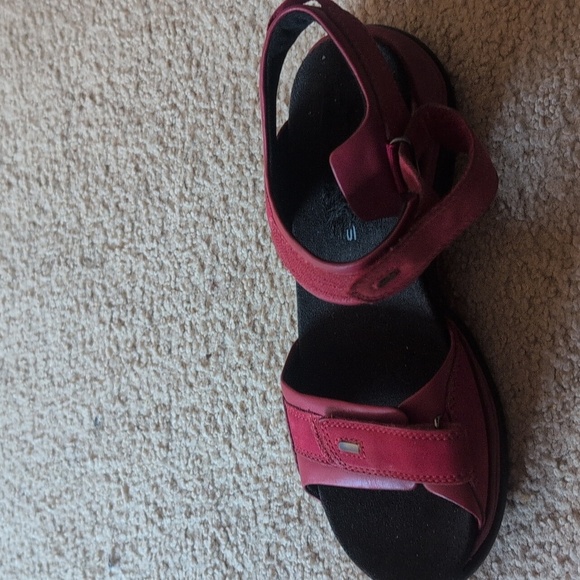 Clarks Springers Red And Black Comfort Ankle Strap Sandals Size 8 - Picture 8 of 9